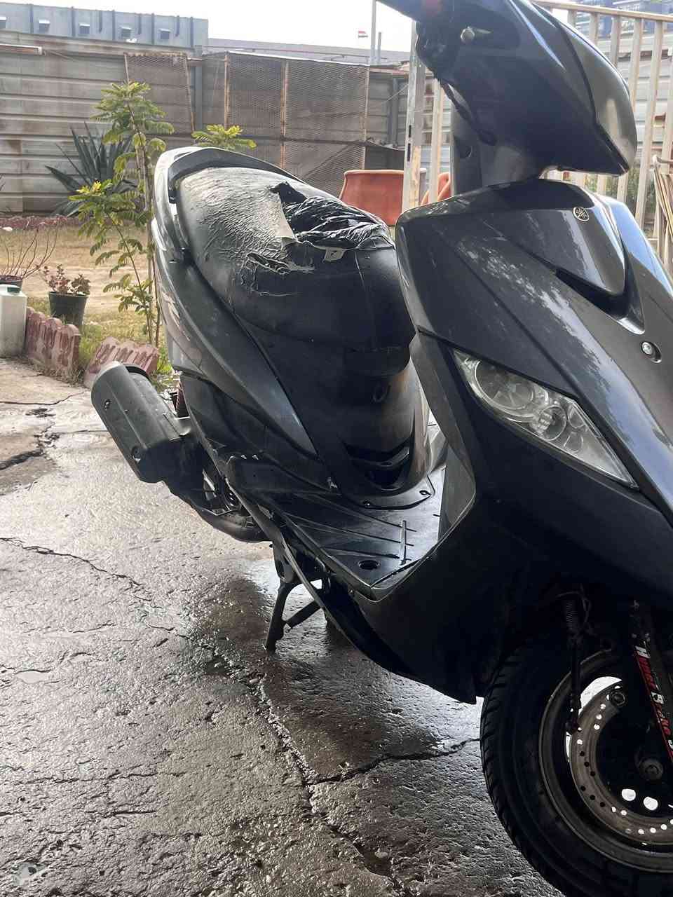 السلام عليكم ورحمة الله 
دراجه ثعلب  GTR كفراتة بلادية 
مكينته ناعمة كلش شلعه ومعدل زينات
دراجة ابيعة كوم حديد كوم حديد بيه نقوصات بسيطه مثل تحرك كلوبات وكابريتر وصخه تذبله ٥٠ الف ترجع جديده تكمل كل نقوصاته كوم حديد ابيعة    السعر (275) قفل قفل ربع مينزل 
مكاني بياع 
***********
