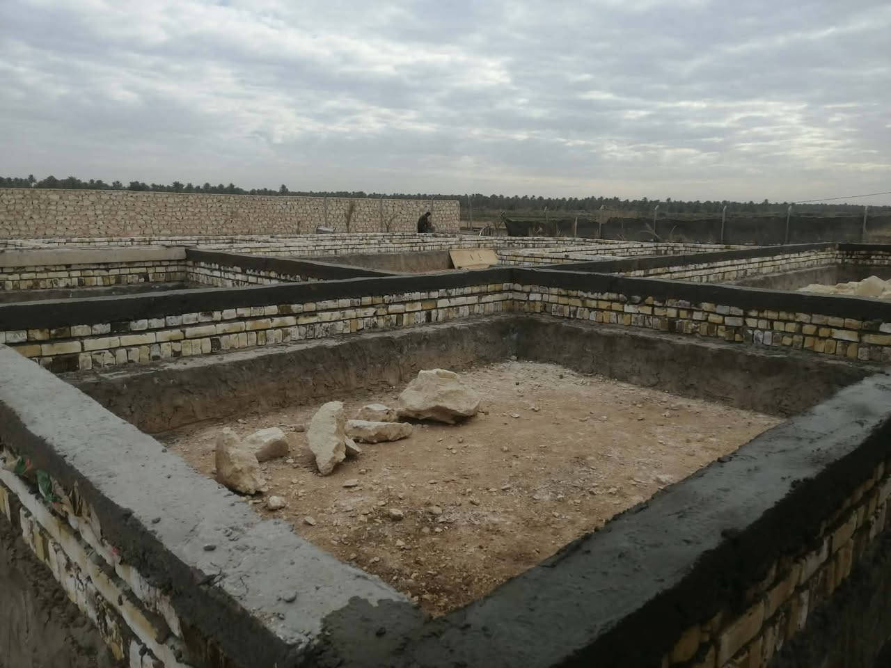 قطعه أرض زراعيه للبيع المساحه نصف دونم قرب دور معمل اسمنت بيه اساس مساحه 300 متر ثلاث غرف +مطبخ + حمامات + صاله كبيره
+استقبال + صاله طعام/مع 66 تاله عمرانيه + بير ماء
الاستفسار على الرقم ( *********** )
