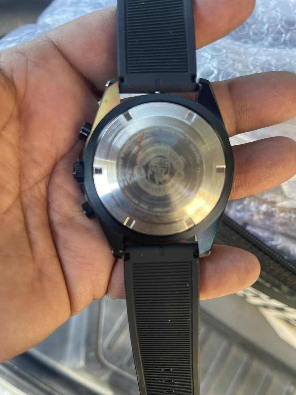 عندي ساعات عدد ١٠٠٠ الف ساعة بالةكلهم ستوبوج  جديد بلايلون مسلفن الي يحب يراسلني على هذا الرقم (***********)
