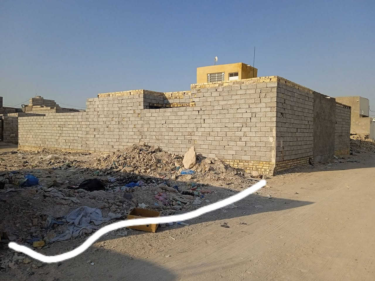 السلام عليكم عرصة للبيع المساحه 100م مربع مكانها الكوفة شارع المعمل خلف جامع الخزاعل بسعر مناسب وبيهة إقرار محكمة وهذا رقمي للتواصل ‏‪0788 732 9440,‬‏
