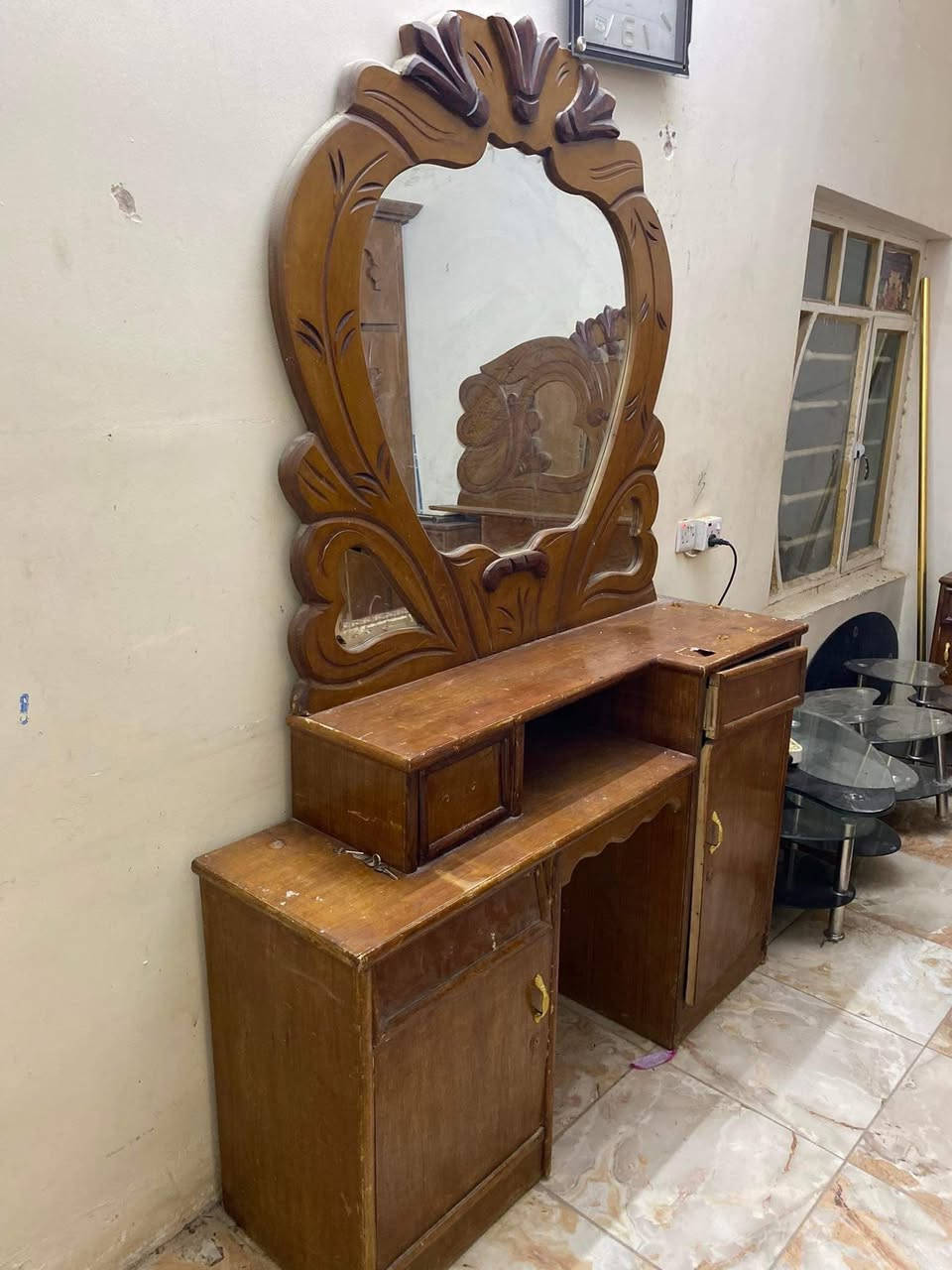 عندي غراض منزليه للبيع الستفسار خاص لو وتساب ***********
