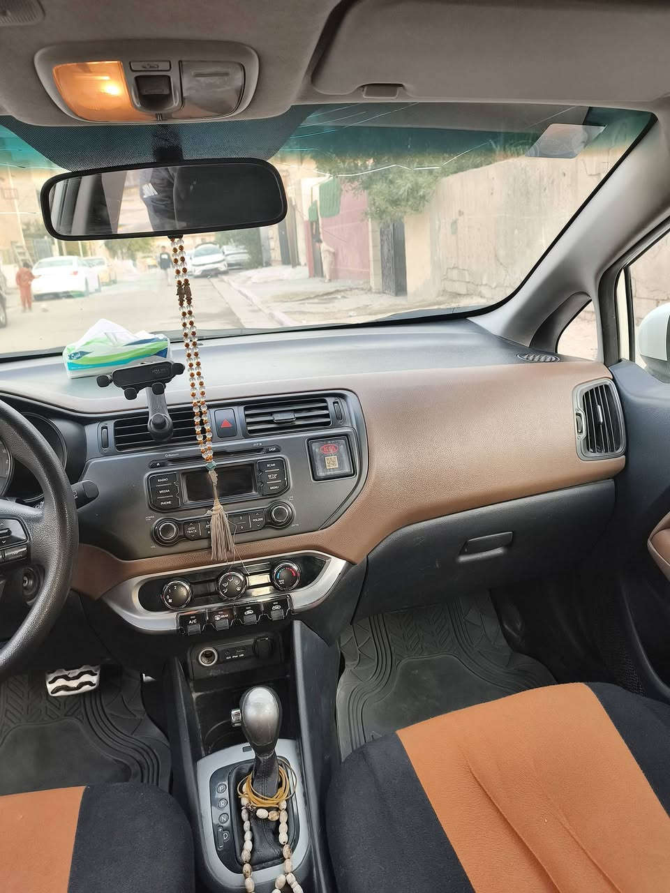 ‏سلام عليكم 
‏
‏كيا ريو للبيع 
‏مديل2013 
‏سياره فول مواصفات 
‏السياره باسمي تحويل ثاني يوم
‏السعر 80$
‏رقم الهاتف ***********
