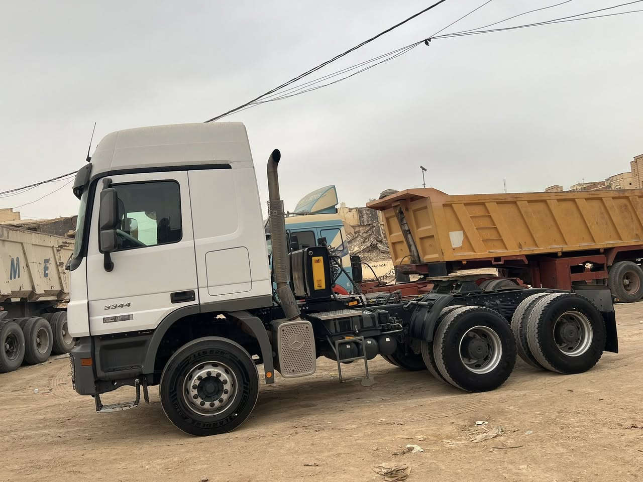 للبيع 2009 بلسنويه قلاب راس قاطره معلايه 21 بسمي سنويه  29 السعر  725  وبيه مجال المكان الرمادي    رقم الهاتف. ***********
