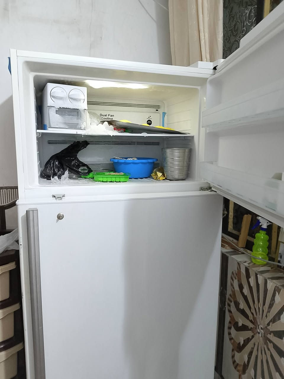 ثلاجة هيتاشي 32 قدم نظيفة جدا مداخلة اي تصليح نظام بخاخ وليس تجميد السعر 450 الف للاستفسار الاتصال *********** 
العنوان/ بغداد حي الاعلام
