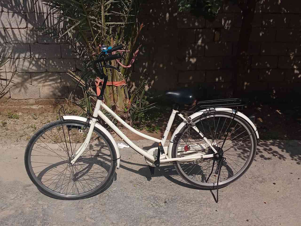 السلام عليكم بايسكل للبيع كل شي ما بيه شخطات بالشاملات السعر 110 موديل 13 رقم الهاتف ***********
