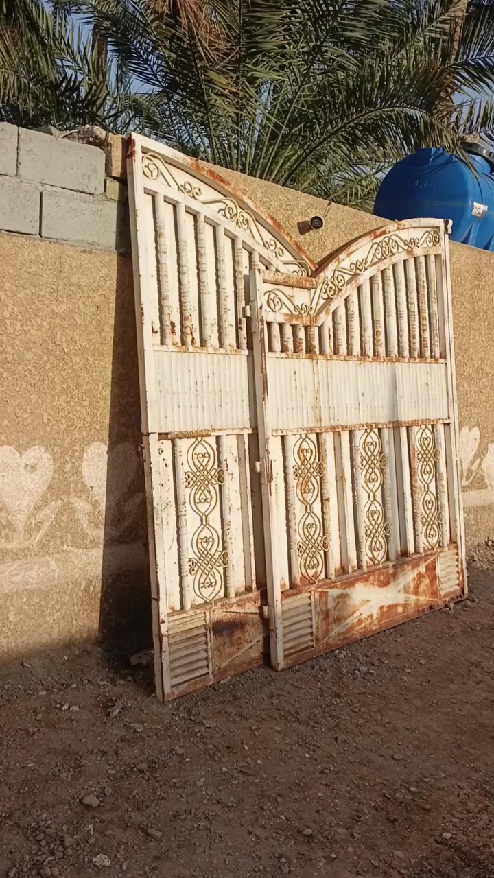 باب مستعمل العرض 3 ونص متر وطول 3 متر للاستفسار الرقم  ‏‪***********‬‏
