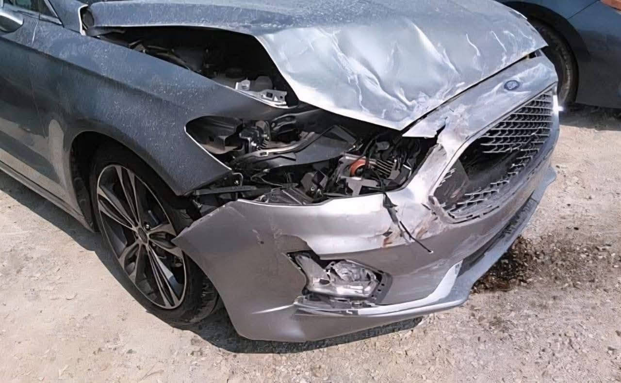 للبيع فورد فيوجن 2020. مواصفات تيتانيوم ✅
محرك 2000 تيربو. 
فئة Titanium اعلى فئة فول مواصفات فول 1/1. 
السيارة فووووول مواصفات اعلى فئة بالفورد 
نظيفة وادامة كاملة مابيها نقص 
حادث قطعتين بونيد وباب سائق وبارد شوية بالجاملغ الخلفي
 ارباك طاك وراجع سستم. 

ماشي 80 الف مايل
 
السيارة رقم اربيل باسمي تحويل ثاني يوم.
سعر 115 ومجال بسيط جدا 

لاستفسار او اي سؤال اتصل على رقم التالي
+9647500609900
+9647809229910
متوفر واتس اب


**إذا كنت صاحب هذا الإعلان وتريد حذفه لأي سبب، رجاءا أرسل رسالة إلى الدعم الفني**