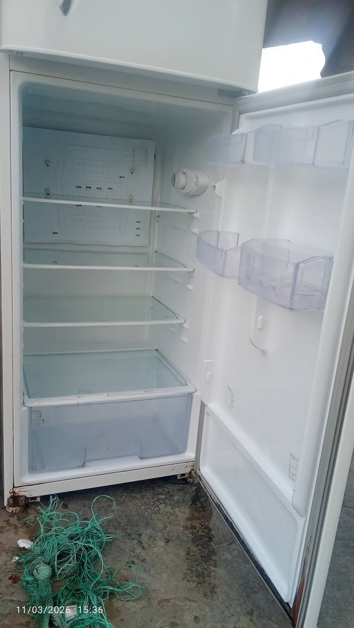 السلام عليكم ثلاجه مستعمله ماطورة محترك للبيع ب80 وبيه مجال بصيط ثلاجه جديده بس عيبه  الماطور الاتصال ***********
