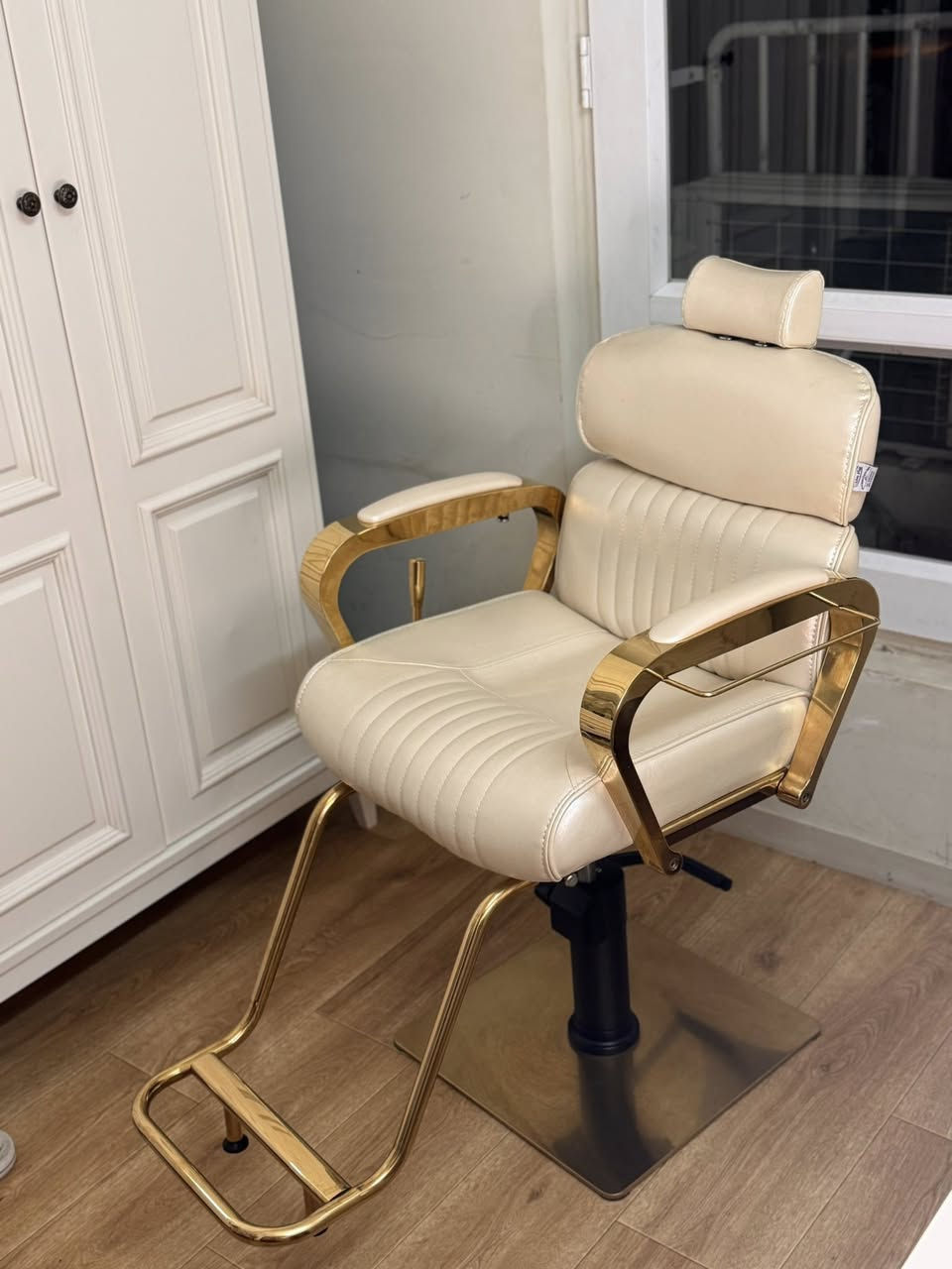 كرسي صالون للبيع
خذته 350 وابيعه ب 250 
الي ادور كرسي هذا يفيدها جديد  
رفعولي المنشور


**إذا كنت صاحب هذا الإعلان وتريد حذفه لأي سبب، رجاءا أرسل رسالة إلى الدعم الفني**