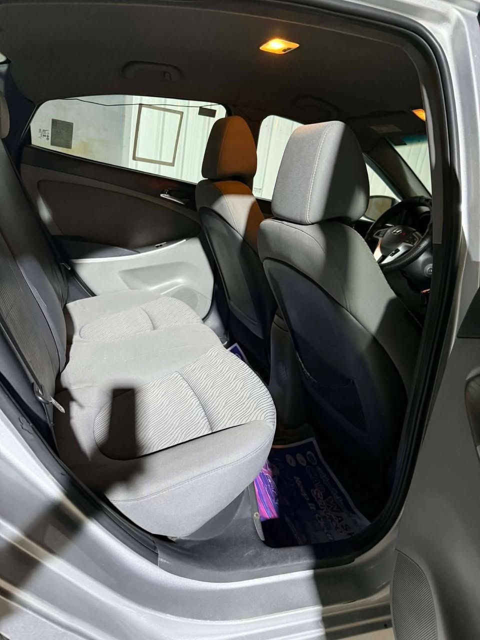 سلام عليكم 
اكسنت ٢٠١٣ وارد
السعر 92$ وبيها مجال 
كير ومحرك مكفول من كلشي
تبريد ❄️ 
صدر امامي خلفي تخم تاير جديد
السياره مال بيت 
السياره بأسمي رقم بغداد
أنكليزي الجديد تحويل مباشر 
مكاني بغداد الاكريعات 

رقم التليفون
***********
