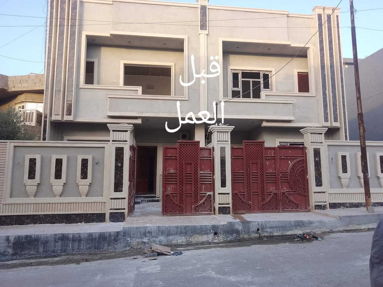 الحمدلله تم اكمال صبغ الواجهه وصبغ المناور وصبغ ستاير السطح وصبغ الابواب وصبغ الغرف وهذا الشغل امامكم وان شاء الله ينال اعجابكم للاستفسار على الرقم *********** أسعارنا مناسبه انت بس اتصل ودلل وشغلنا  هو الي يتكلم  وكادر مميز   مع ابو عزيز الصباغ
