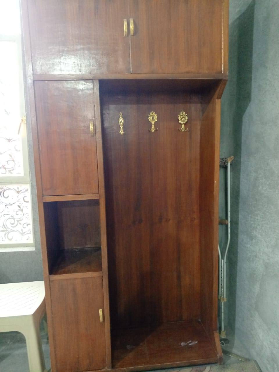 السلام عليكم ورحمه الله وبركاته 
غرفة خشاب للبيع 
كنتور 6 ابواب 
دوشك نفرين 
جرباية 
زاوية 
ميز 
مكاني بغداد ناحية الوحدة الحرية 
للاتصال والاستفسار *********** واتساب
