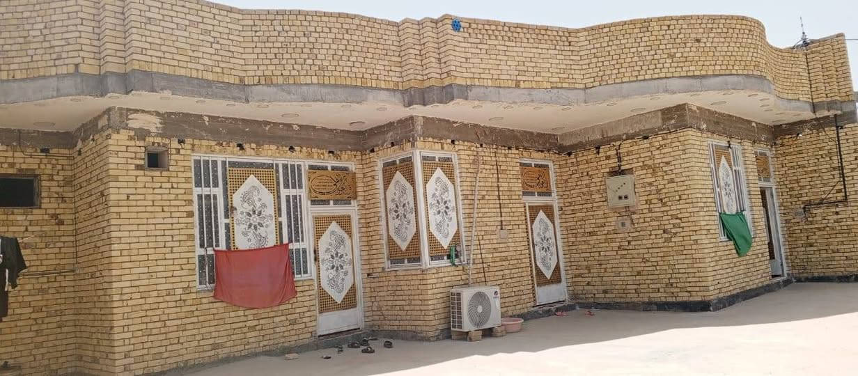 السلام عليكم
بيت للبيع زراعي مقابيل الطاقه الكهربائيه الجديده 
مساحه 550
بناء جديد 
مكون من
3 غرف
و صاله 11 متر
واستقبال 7 متر 
وصحيات داخليه وصحيات خارجيه
و دوانيه 13 متر
للاستفسار اكثر ومعرفه سعر الاتصال علئ رقم ***********
