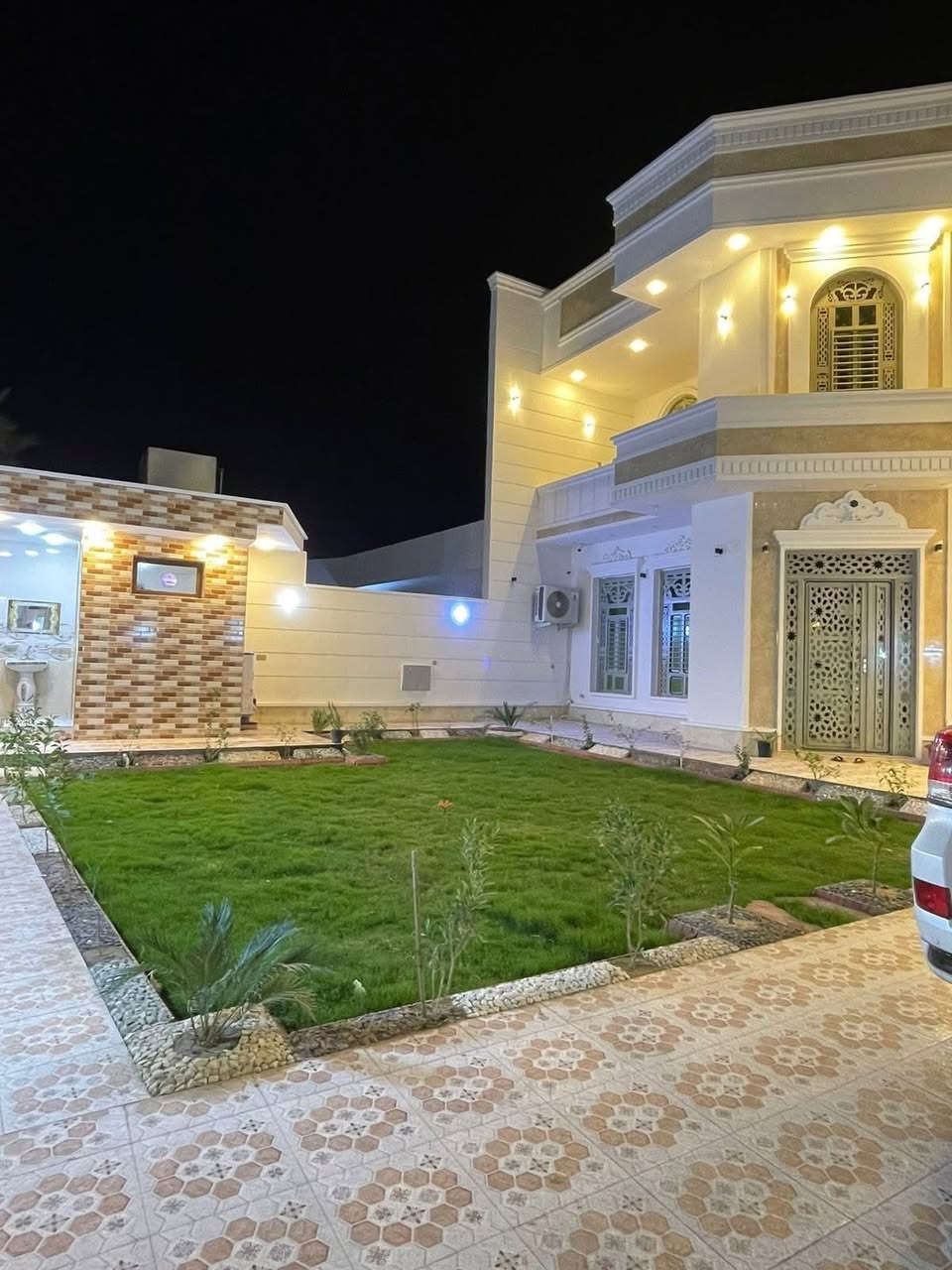 دار طابقين مسلح درجة اولى طابو صرف
في حي الضباط الثانية على شارع 60
المساحة/ 611 متر + فضلة 40 متر
الشارع/ 60 متر
* بناء حديث درجة اولى سنة 2023 *
الطابق الاول يحتوي /
كلدور واستقبال كبير وهول كبير
وصاله كبيرة وثلاث غرف نوم
ومطبخ حار وبارد ومنور داير
ومجاميع صحية وحديقتين وكراج كبير
الطابق الثاني يحتوي/
اربع غرف نوم وصاله
ومجمع صحيات وسطح اول وثاني
* البناء طابوق وسمنت كامل الدار
* الارضية بورسلين هندي درجة اولى للطابقين
* الواجهه تقطيع
* الدار كامل وجاهز للسكن *
للاستفسار الاتصال 
***********
***********
