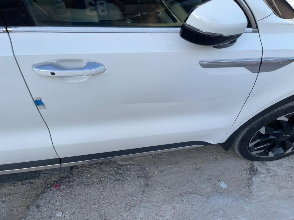 سورنتو 2024 خليجي

ماشيه 39 الف 

محرك 3.5

دخول ذكي ( بصمة ) وتشغيل عن بعد 

تحكم ستيرن 

شاشة apple carplay and android auto

 كاميرا خلفية دوارة

حساس امامي وخلفي 

 كراسي كهرباء 

 صندوق كهرباء 

دشبول الكتروني متصل 

 7 راكب

 3 قطع تبريد 

مانع انزلاق 

 وضعيات قيادة 

مساعد نزول المنحدرات 

زر تشغيل واطفاء الحساسات 

اوتو هولد

ويل حجم 20

شحن لاسلكي

        

   بيه رصعات واضحه بالصوره  مكان بغداد 

السعر 28وبيه مجال 

للأستفسا***********
