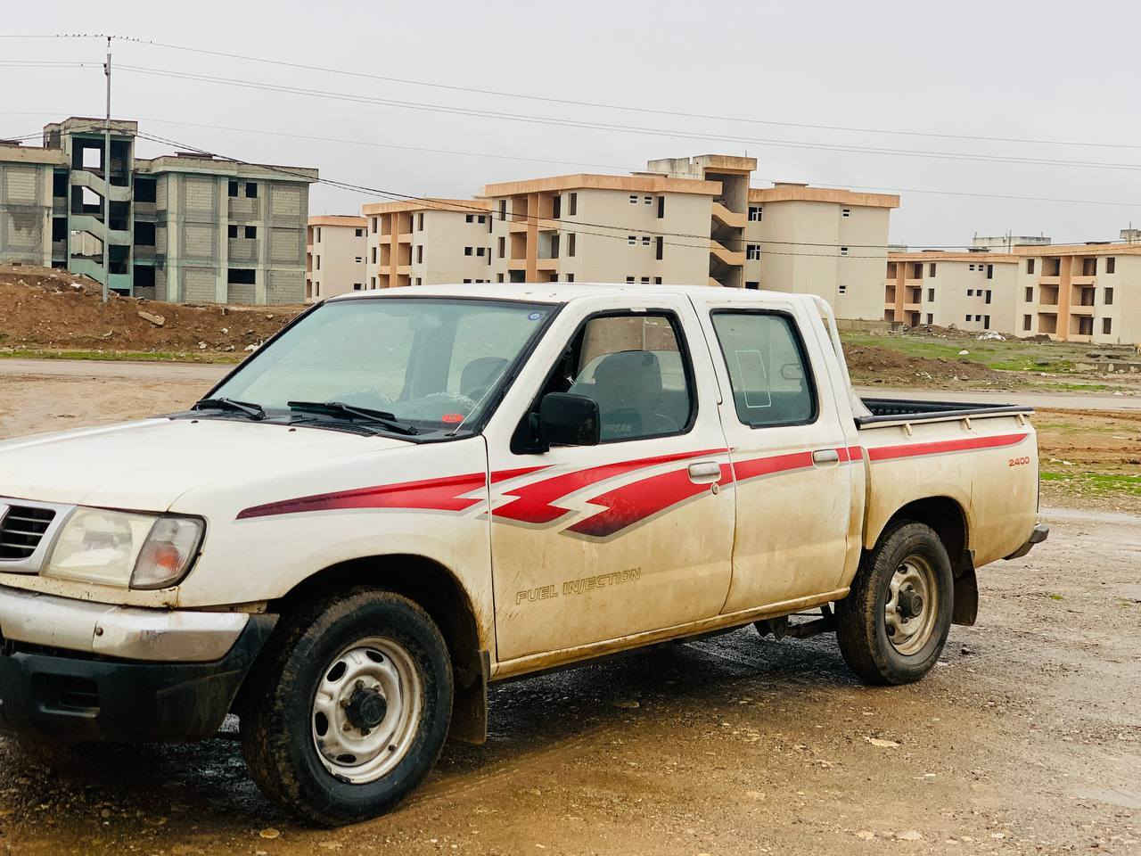 نیسان2002
ڕەقەم هەولێر
تەبرید و پاوەر
بەشەرتی تەحویل بەسەر چووە
پێش و،دوای دەعم قورسی نیە
تەنیا وەرگەڕاوە زۆر جوان چاکراوە هەستی پێناکەیت
گێڕ و مەکینەو ئەکسل بەشەرت
کارەبایی ئیشەکا
گەرمی ئیشەکا تەبرید ئیشەکا
لە چەمچەماڵم***********
***********
