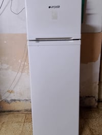 ثلاجه نضيفه السعر ٩٠بيه مجال قليل اتصال علا ٠٧٧١٥٨٥٣٥٦٣