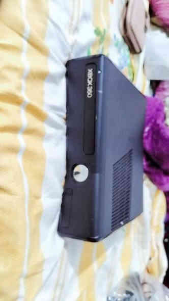 اكس بوكس للبيع السعر 100 وبي مجال نظيف ما مصلح يدين بيده شحن***********
