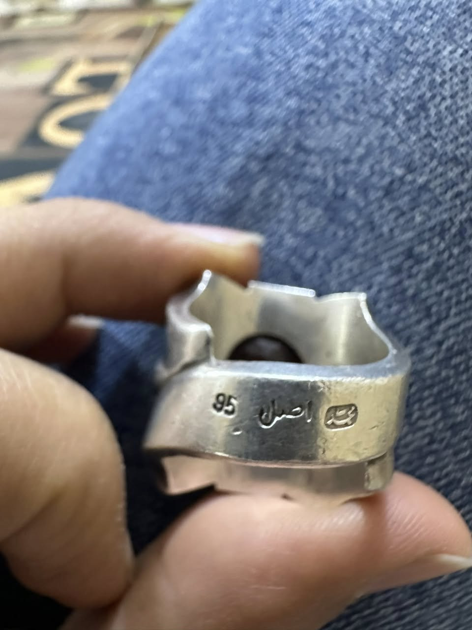 السلام عليكم ياقوت افريقي فرط الرمان خامه VIP للعشاق الحجم الخشن والمميز بصياغه يدويه ثقيله جداً وزن الفضه من عده الحجره 40 غرام 
السعر وباقي التفاصيل خاص 

يوجد توصيل لجميع مناطق العراق 
بغداد الشعله 
***********
