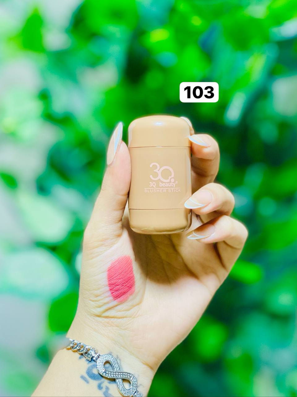 🔥 الإضافة الأجمل لمكياجج اليومي! 🔥
✨ BLUSHER STICK من ماركة 3Q Beauty ✨
الحل السحري لخدود وردية ومشرقة بكل سهولة! 😍 بلاشر كريمي يجنن بتركيبة خفيفة ومميزة:
 💖 سهل الدمج: يندمج ويا البشرة بسلاسة وبدون أي تكتل.
 ✨ لمعة صحية: ينطي خدوودج نضارة ومظهر حيوي وصحي وميترك أي أثر مزعج.
 ⏳ ثباتية خيالية: مو بس هيج!🫣 ثباتيته عالية جداً ويبقى وياج ثابت ومحافظ على جماله طول اليوم.
 🎨 تنوع يلوق الج: متوفر بـ 6 درجات تجنن تناسب كل ألوان 
البشرة.

💸 السعر: 4 آلاف


**إذا كنت صاحب هذا الإعلان وتريد حذفه لأي سبب، رجاءا أرسل رسالة إلى الدعم الفني**