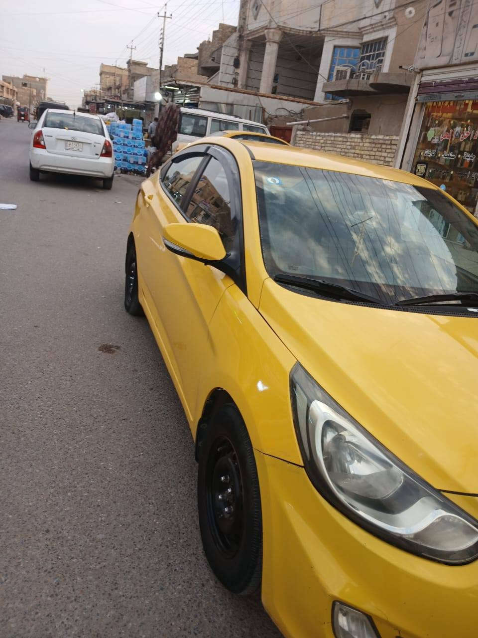 سلام عليكم اكسنت 2015 محرك 1600
كير ومحرك وصدر جديد تخم تاير جديد  سنويه جديده تحويل ثاني يوم 
سعر 90
مكاني بغداد العبيدي 
رقمي ***********
