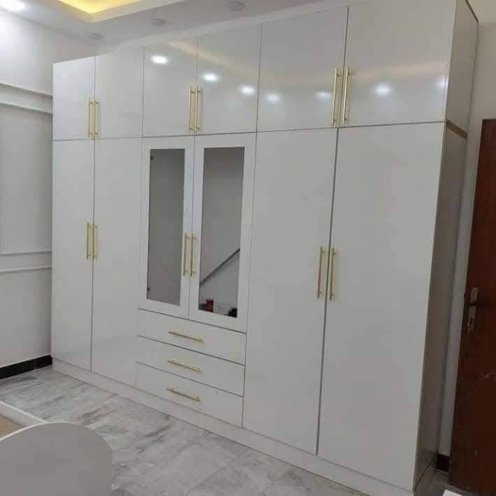 نجاره ابو الحسن لعمل كافه اعمال النجاره التركي كافه أنواعها ديكورات غرف نوم مطابخ ديرسنك روم 
البصره صناعيه حمدان 
***********
***********
