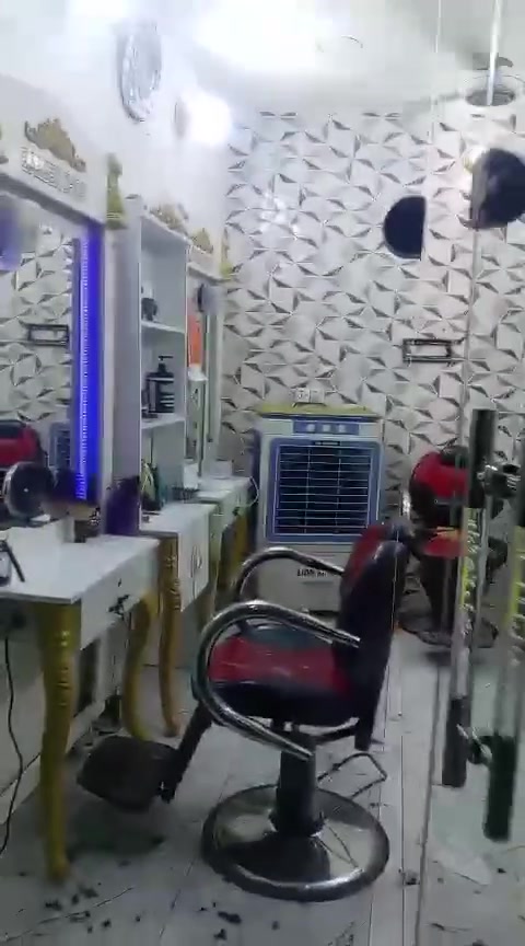 ديكور كامل للبيع
بغداد مدينه الصدر الحبيبيه 
وتساب *********** 
فقط كراسي والديكور
