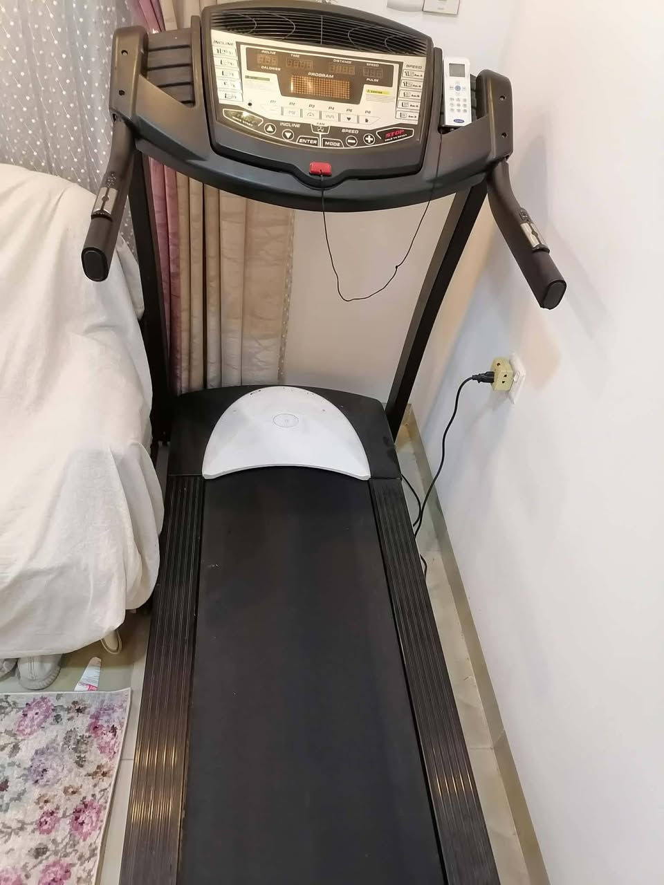 السلام عليكم اخوان يوجد للبيع جهاز رشاقه سعرو 250 قفل  ويدات اكس بوكس 630  سعرهم 30 الف وقلايه مطبخ سعرها 50و جديده ما مستخدم  للاستفسار ***********
