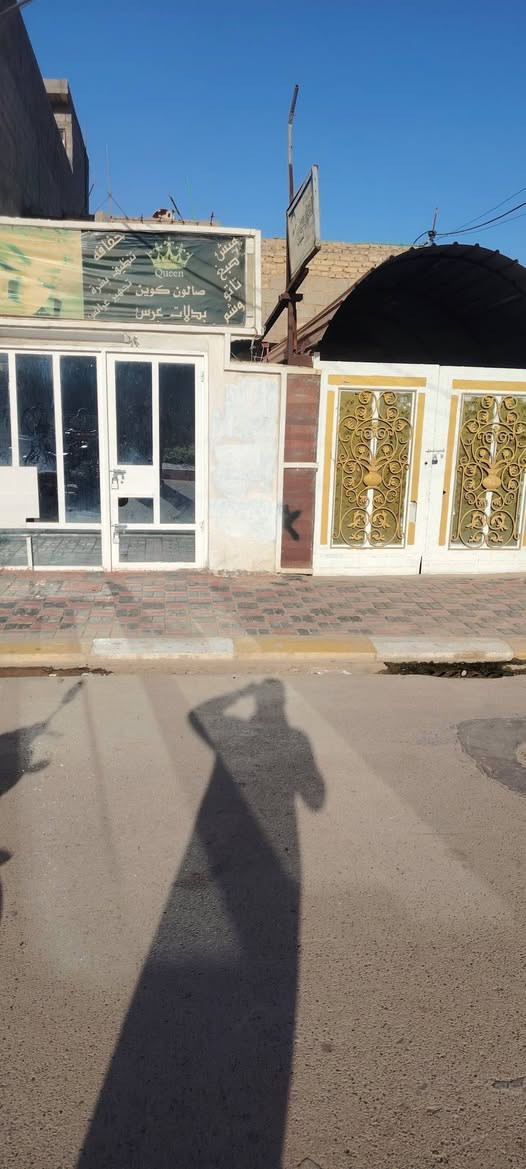 سلام عليكم مشتمل البيع طابو صرف تحويل شرط مباشر مساحه ١٥٠متر مكان حي الزبيدات قريب على مدرسه خدمات كامله سعر ٧٣ وبي مجال بسيط الاستفسار على رقم المكتب ***********

