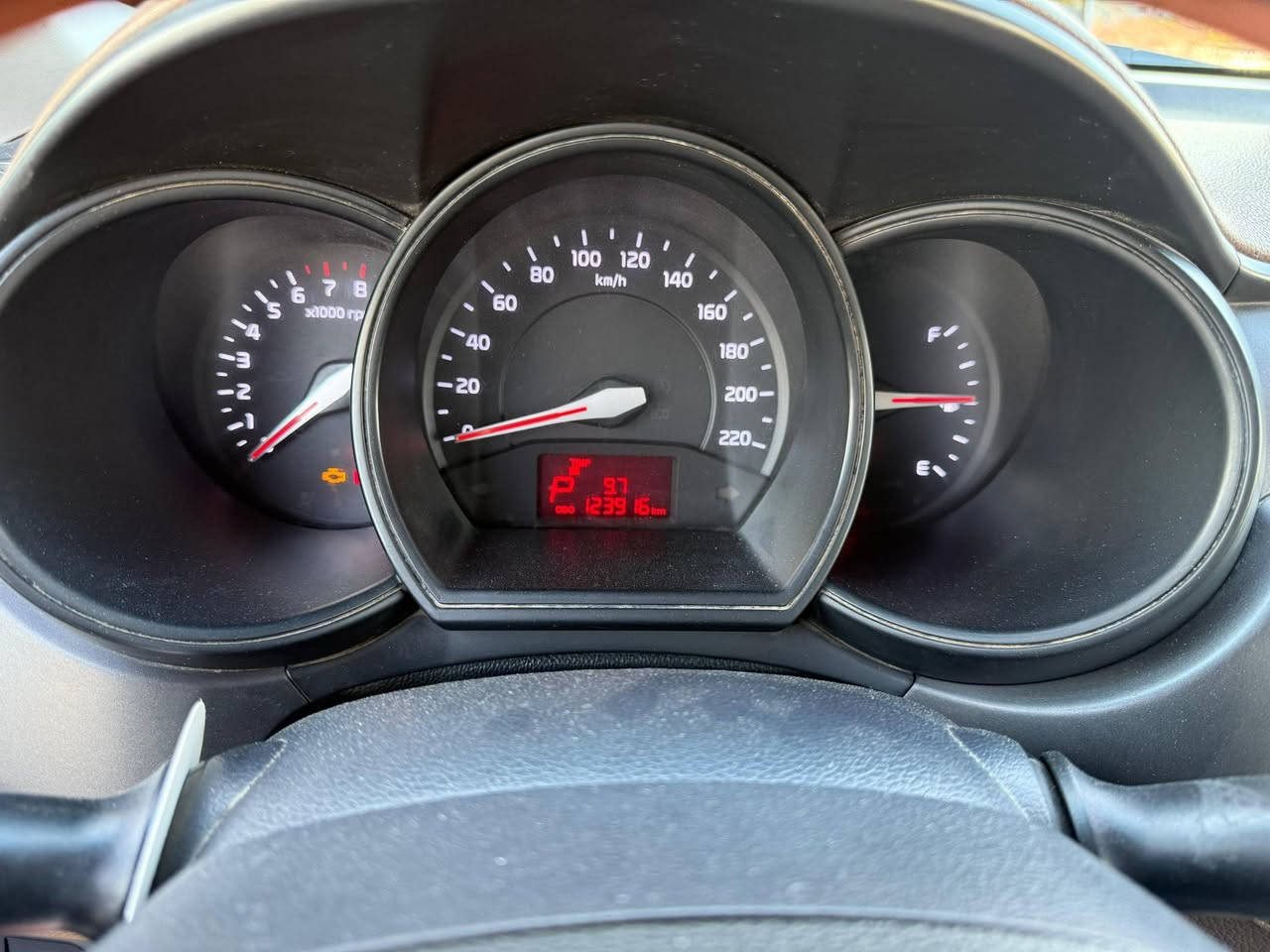 للبيع كيا ريو موديل 2012 خليجيه محرك 1600 دبل قطره سياره بدون ضربه وبدون صبغ سياره جديده مال بيت ماشيه 123 الف قابل للزياده داخل لونين تبريد تدفئه كله شغال صدر جديد كير اوتوماتك رقم بغداد الدولي باسمي هزه جديده سنويه لل 2030 مكان السياره بغداد السعر 92 ورقه وبيه مجال بسيط للاتصال *********** الرقم بي واتساب غير متواجد عل نت رجاءا
