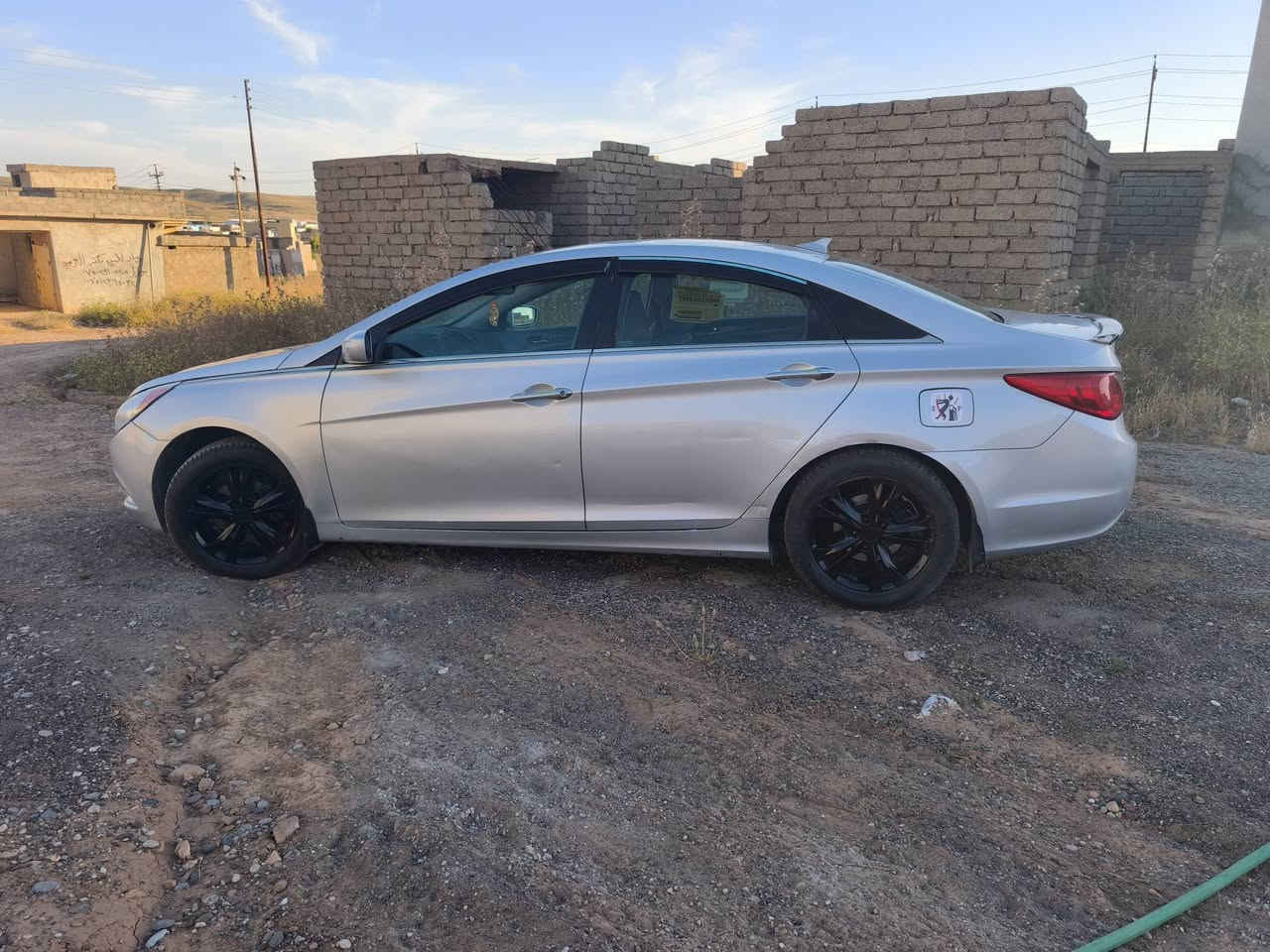 سوناتا موديل 11 وارد امريكي بيها جاملغين امامي صبغ والقمارة بيها حالوب والسيارة جاهزة تبريد وتايرات ووو
***********
