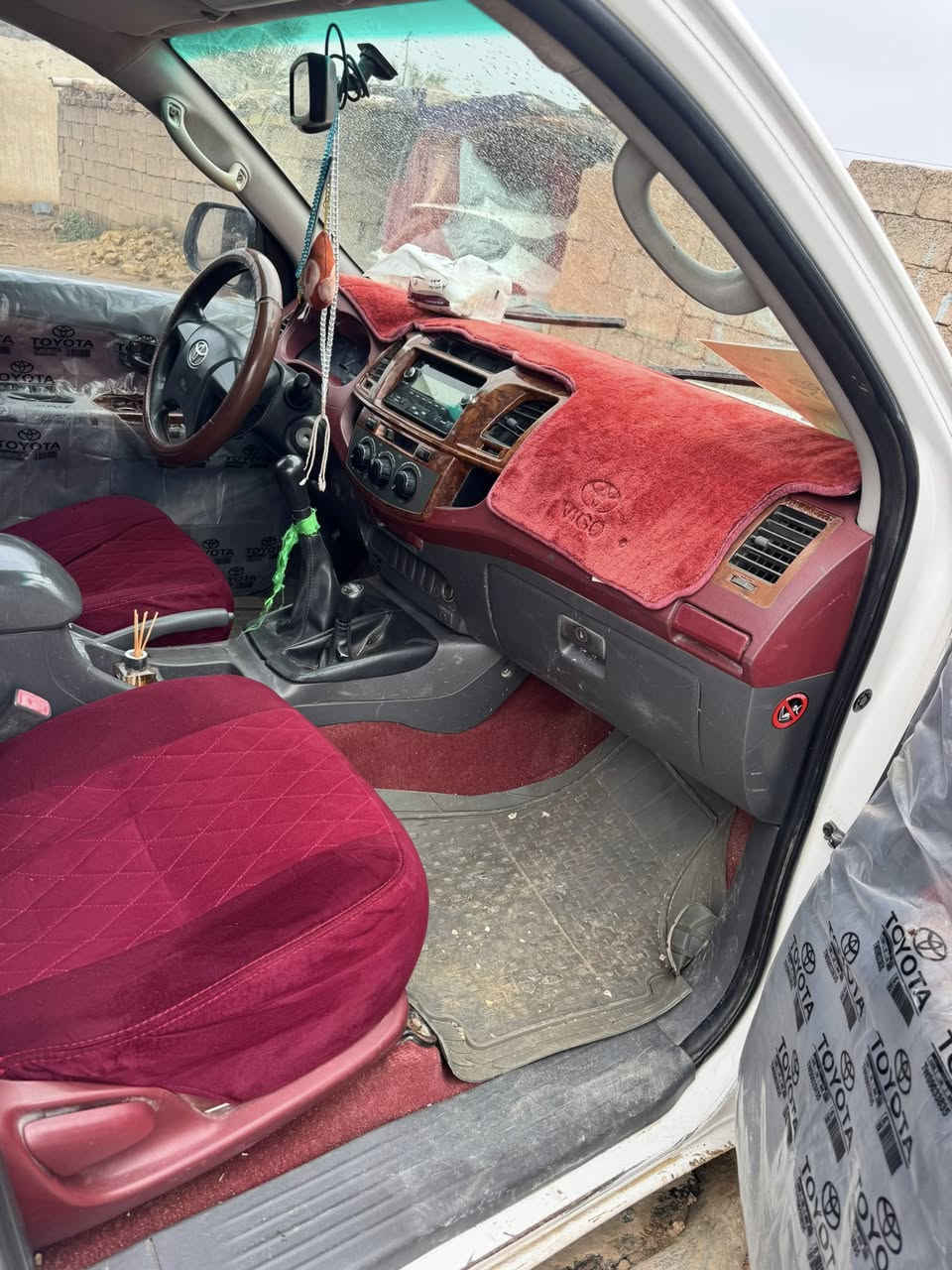 هايلوكس 2012 رقم واسط تحويل مباشر
سياره مكفوله سوناره وياه موضح بصوره سعره 175 وبيه مجال ***********
