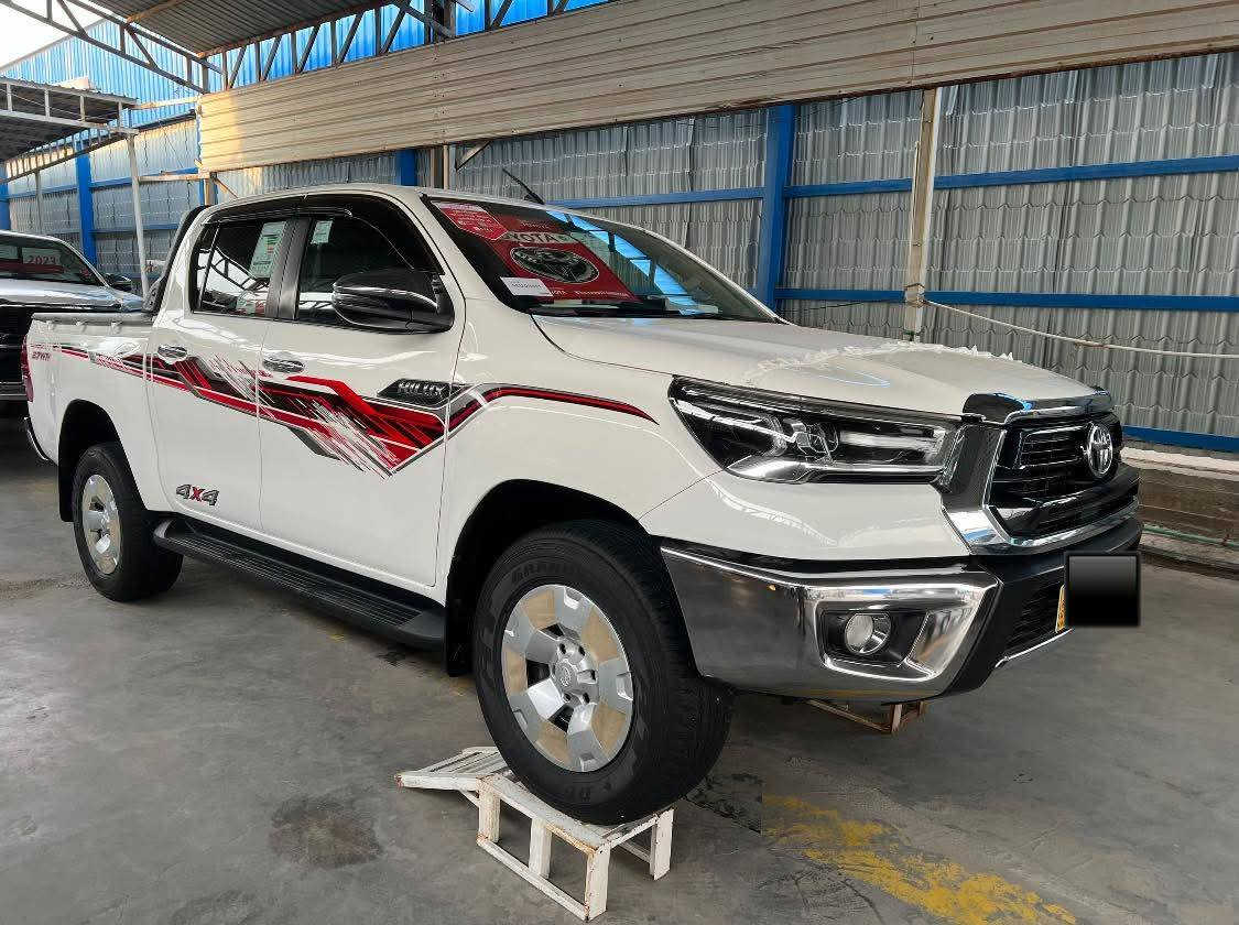 سلام عليكم هيلوكس البيع كفاله عامه من شخط
 2023 فور ويل/ على وضع الشركه سبير ما نازل فول مواصفات تبريد كير عادي  تبريد ثلاث قطع رقم ربيل/ ***********
