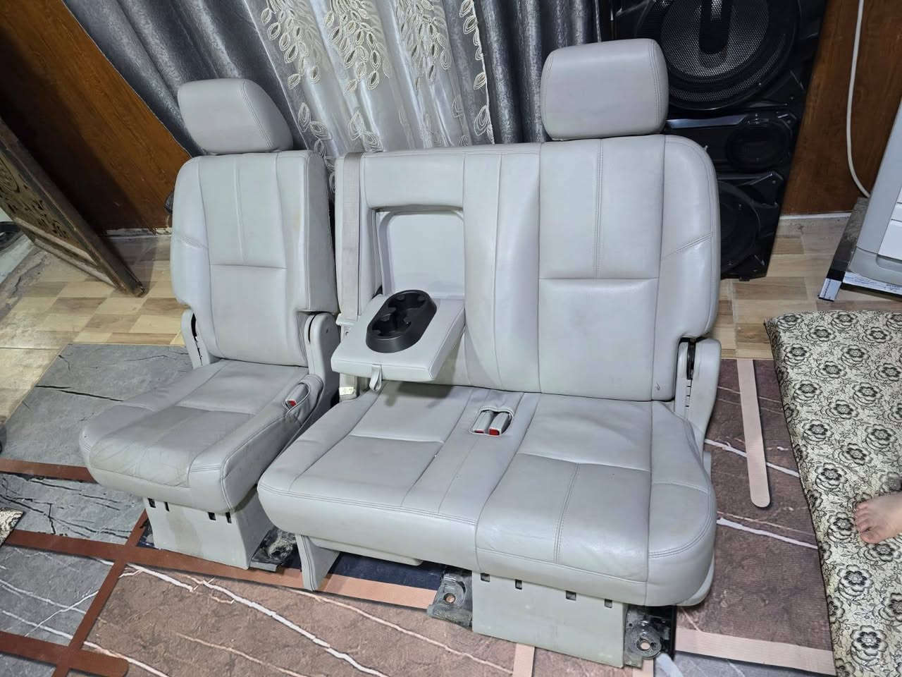 السلام عليكم   
كشنات جلد تاهو كهربائيات وسط نضيفات جداً بمعنى الكلمه يصير من موديل 2007 إلى 2014 
 العنوان البصره 
السعر 3 ورقات يعني.  300دولار
***********
