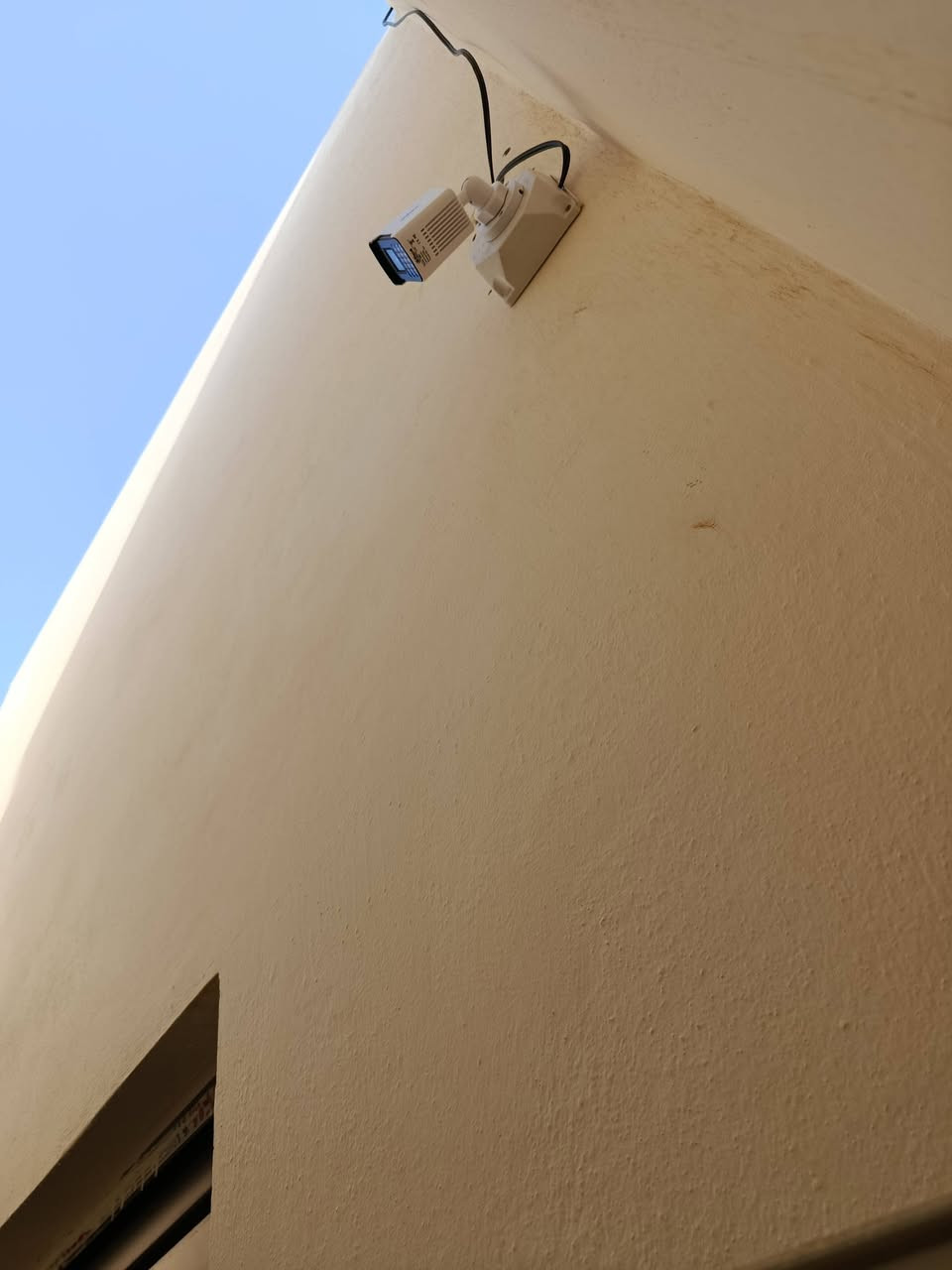 الحمدلله تم تأسيس وتنصيب منظومة كامرات مكونه من 8كامرات شركه دهوا نظام انلوك 4k
حسين الكهربائي ⚡👷 
***********
