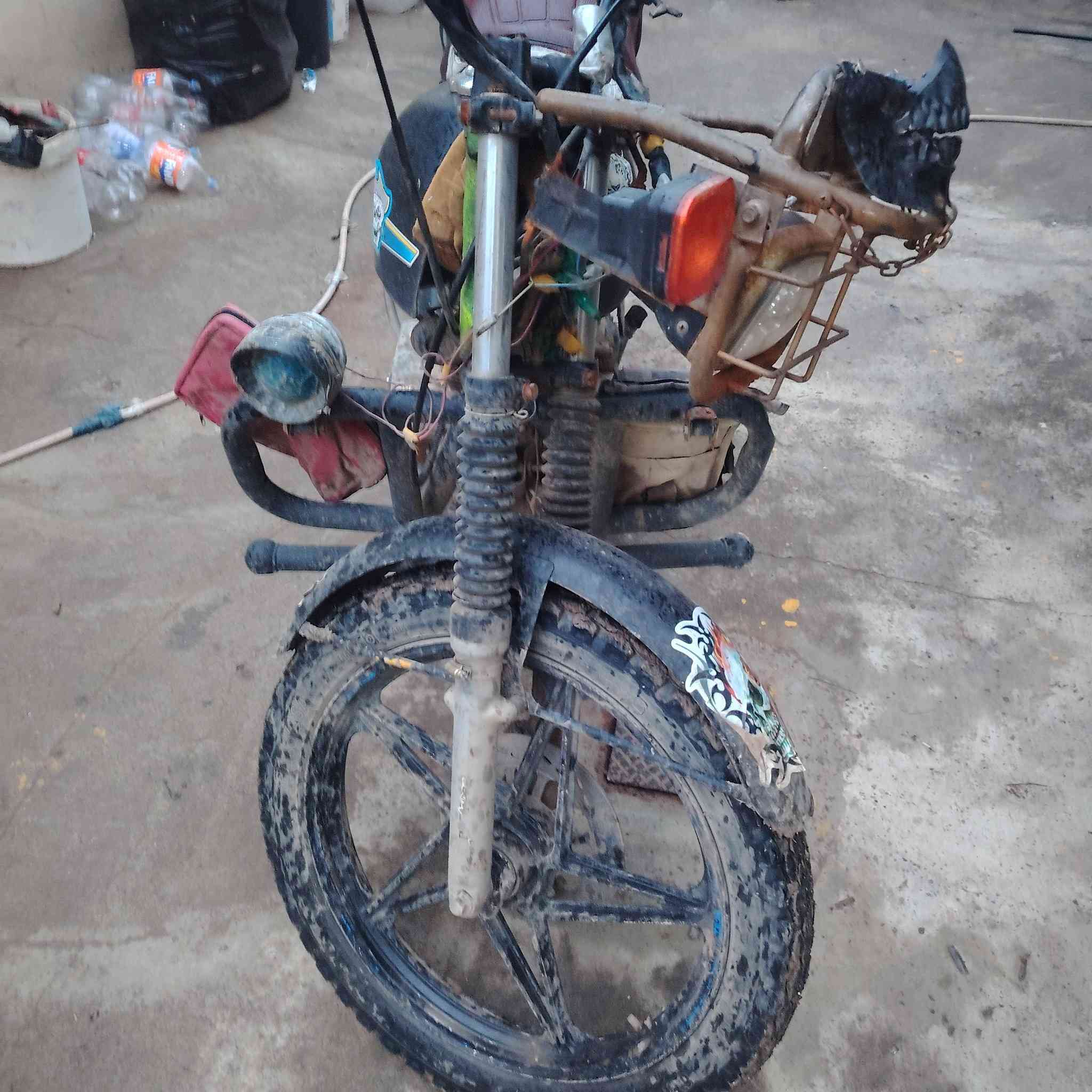 السلام عليكم عندي موطور للبيع شقال بس يعوزو لايت المكان الكياره والسعر 150 وبي مجال وهاذا رقمي *********** نهايتو 140
