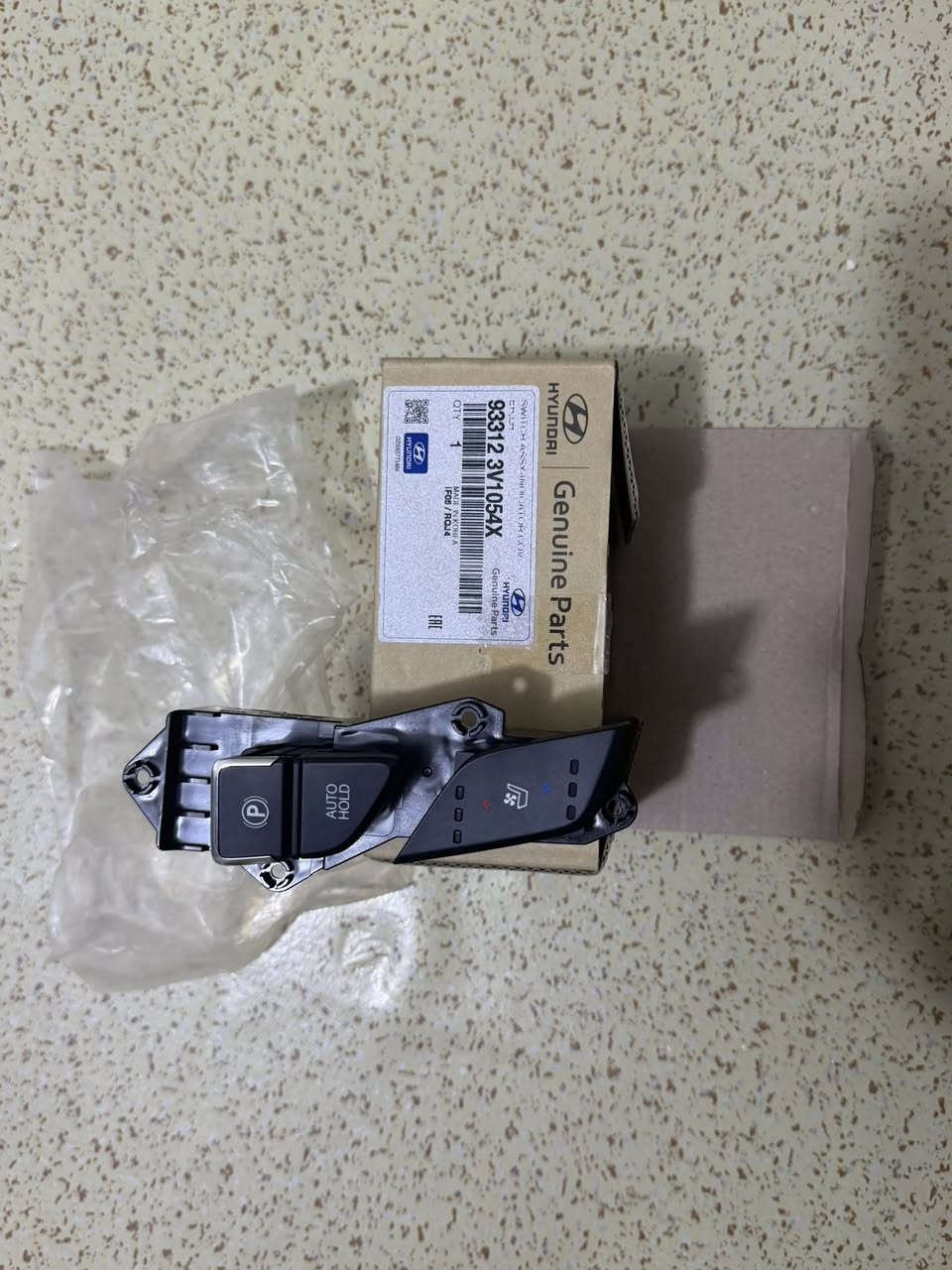 السلام عليكم 
توفر الموجود بالصور
ملاحظة شباب هذا كولة اصلي شركة جديد
***********
***********
