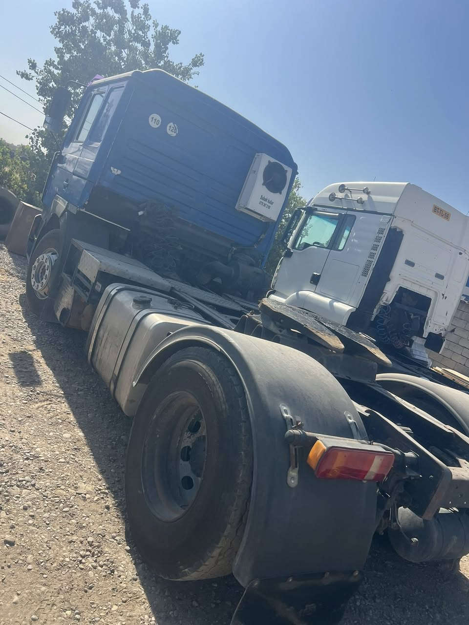 بۆ فرۆشتن 2001 سیاریە جائیزە  توخم تایەی تازە لەژێری تی بێ نووقەسانیە  تنکری لەسەر ڕبەتە  رقم سلیمانیە سعری 75گەلا تۆزێ مجالی تیایە  شوێن کەلار 
ژ.م ***********
