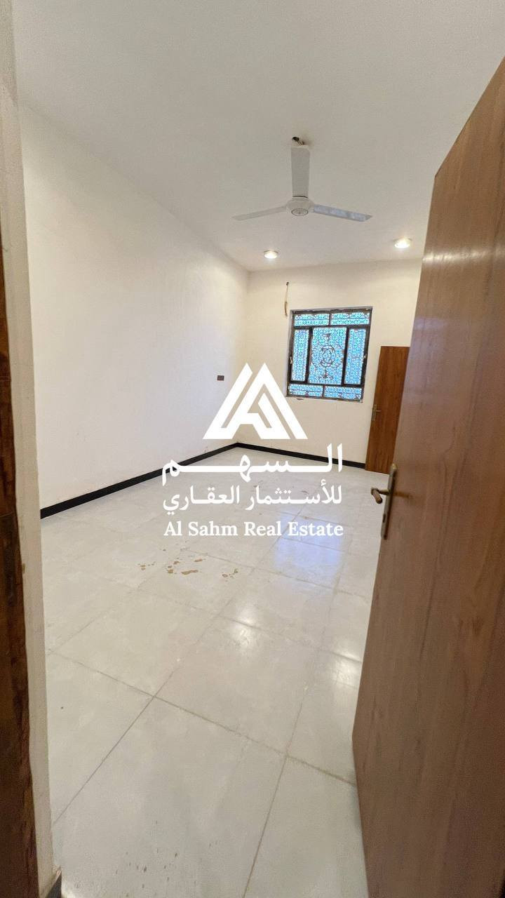 🏛️ شقه للايجار طابق اول 🏛️
في الجبيله بناء حديث موقع ممتاز

تحتوي غرفتين منام صاله مطبخ صحيات

تصلح سكن طلاب او موظفين

سعر الايجار 600 
***********
