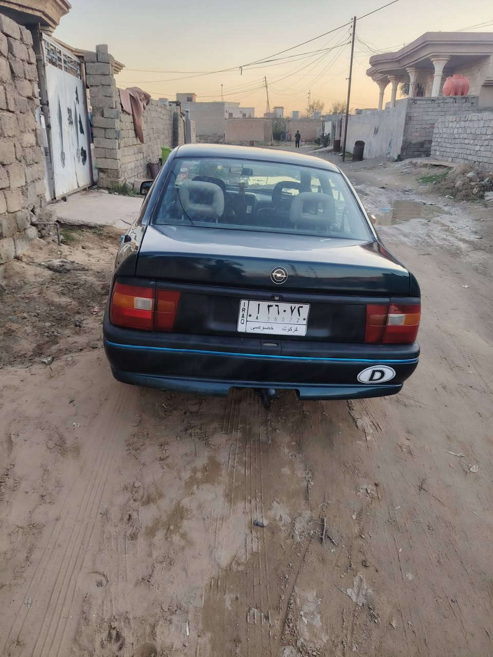 السلام عليكم اوبل فكترا للبيع موديل 1993 مكينه 20 بالشرط سنويه  لل 28  رقم كركوك سعر 42 ورقه وبي مجال عنوان السياره بيجي  مكفوله من كل عيب فقط رش جماليه  رقم مبايل ***********
