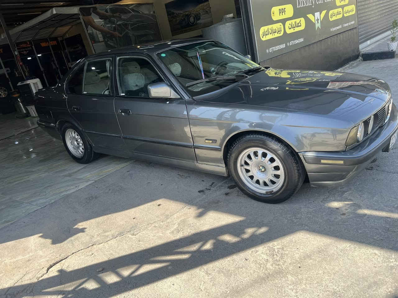 سلام عليكم
BMW 520  محرك مسكر كبس تك فانوس دجتال
كير عادي تنتة طكتين جامات امامي كهرب تبريد شغال شرط نقص غاز فقط كشنات جلد مسجل شاشة سستم سماعات +مضخم رقم مسطرة جديد دولي باسمي شرط التحويل ثاني يوم هزة جديدة صبغ عام جمالية كابون بانزين باتري جديد جام امامي مبدل جديد السعر 56 بيها مجال بسيط ماشراي لاتخابر وتعبني 
***********
مكاني موصل حي المثنى

