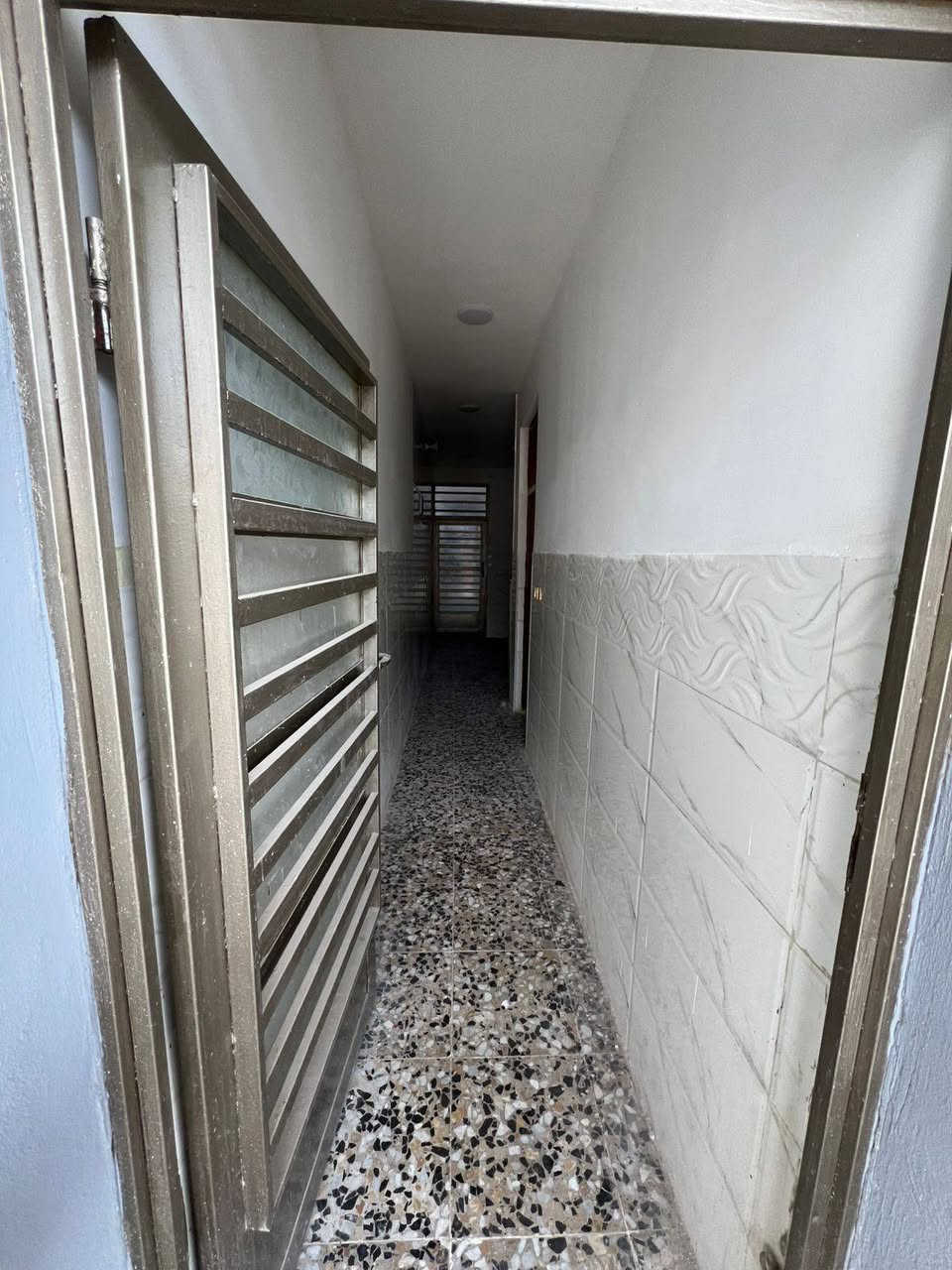 السلام عليكم حبايب بيت للبيع مسات في منطقت بوب شام قرب القوس زراعي سنت 25قرار محكمه َ
واجهت البيت 5 ونزال البيت 20 بيت كامل مكمل تسليم مفتاح غرفتين نوم حمامات 2 بيت طابق ونص كامل اشتايكر الطحين بيت عالي من الشارع
 الاستفسار على هاذ الرقم 👈 ***********
