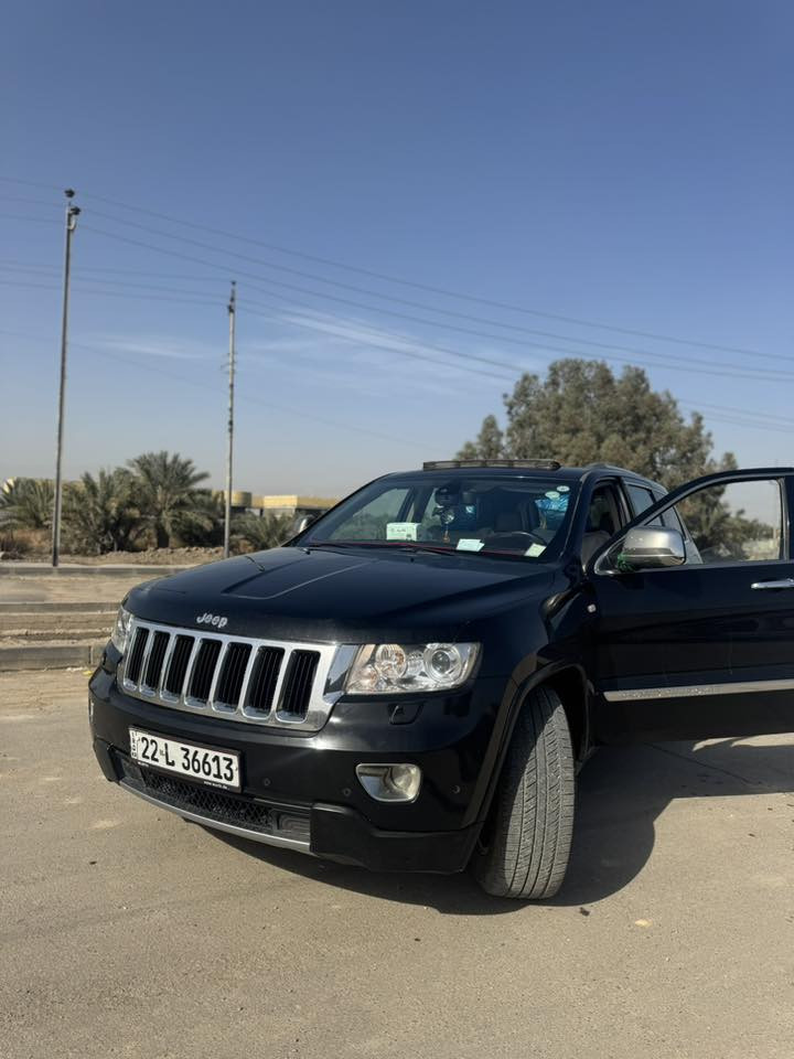 السلام عليكم 
جيب كراند شيروكي -خليجي-لمتدد
فول مواصفات
فتحه 
ستيرن هيتر
كشنانً تدفئه  امامي -خلفي
حساس امامي خلفي 
جنطه كهربائيه
شاشه كبيره خلفيه 
كشنات جلد 
كامره خلفيه 
سته سلندر 3600
بدون حادث -فقط صبغ بنيد مامفتوح 
الك فحص وين م تريد 
الاستفسار ***********
