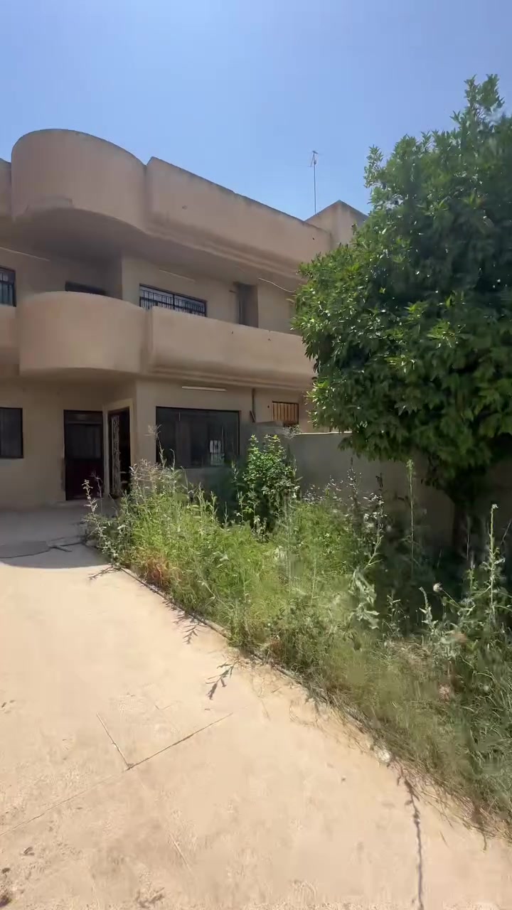 بيت للإيجار طابق ارضي في حي الاندلس استقبال وهول مع غرفتين نوم مع مطبخ مشتملات وكراج وحديقة للاستفسار مكتب الحكمة #***********
