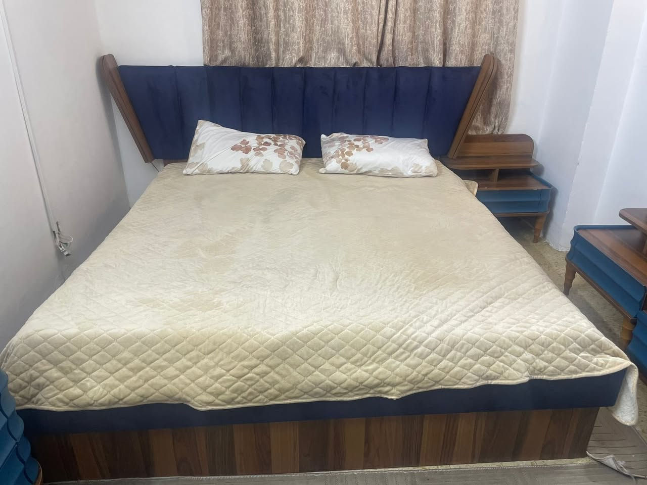 غرفه نوم للبيع بيها ضرر بسيط السعر 400 بيها مجال‭0773 091 3020‬📞
