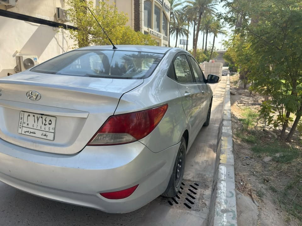 اكسنت ٢٠١٤ بدون حادث
شاشه 

كامره خلفيه 

كاربلي 

تبريد 

تدفئه 

مشايه ١٢٧ قابل للزياده 

مكاني بغداد 

تحويل ثاني يوم 

9500 

وبيها مجال حك الجيه
***********

