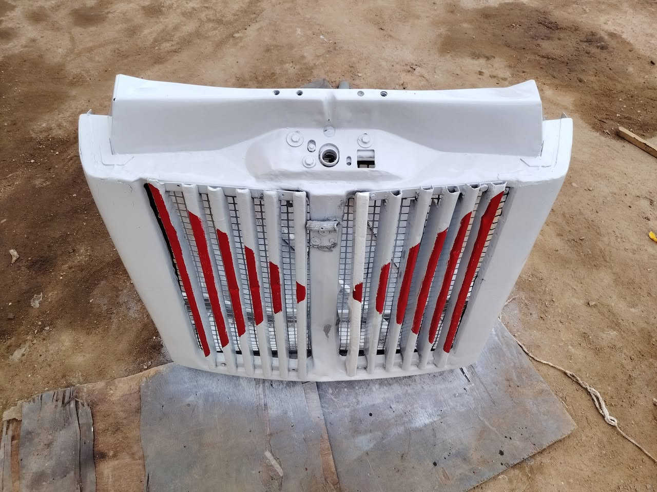 لبيع بجم سكانيا 111 نضيف ع شرط مكاني بالنجف الاستفسار *********** سعر ١٥٠
