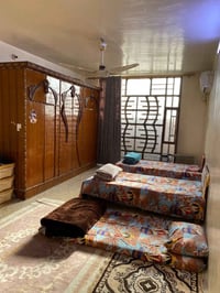 نص قطعة «(63)» متر  في قطاع(61)طابقين ونص  تحتوي على 3 غرف +مرافق صحية...