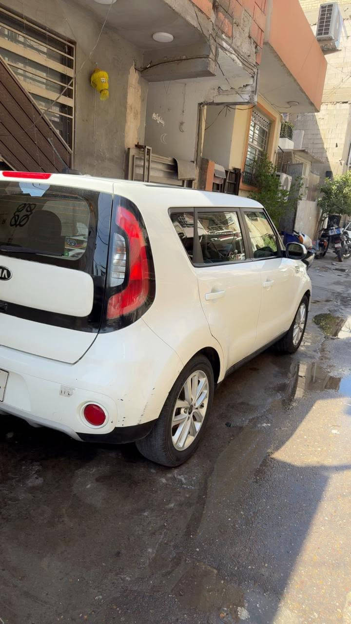 كيا صول موديل 19 وارد امريكي كلين بدون اي حادث وبدون اي صبغ ماشيه 39الف مكينه 2000 والكيرAT شاشه كبيره 3 تحكمات قياده السياره باسمي والرقم الدولي سعرها 15000 الاف دولار 💲 يعني بشده ونص وبيهاي مجال قليل للشراي فقط السيارة مال بيت ومال جني تخم تاير جديد بيها ويل حجمه 17 السيارة مناقصها اي شي كامله والحمدلله   

***********
