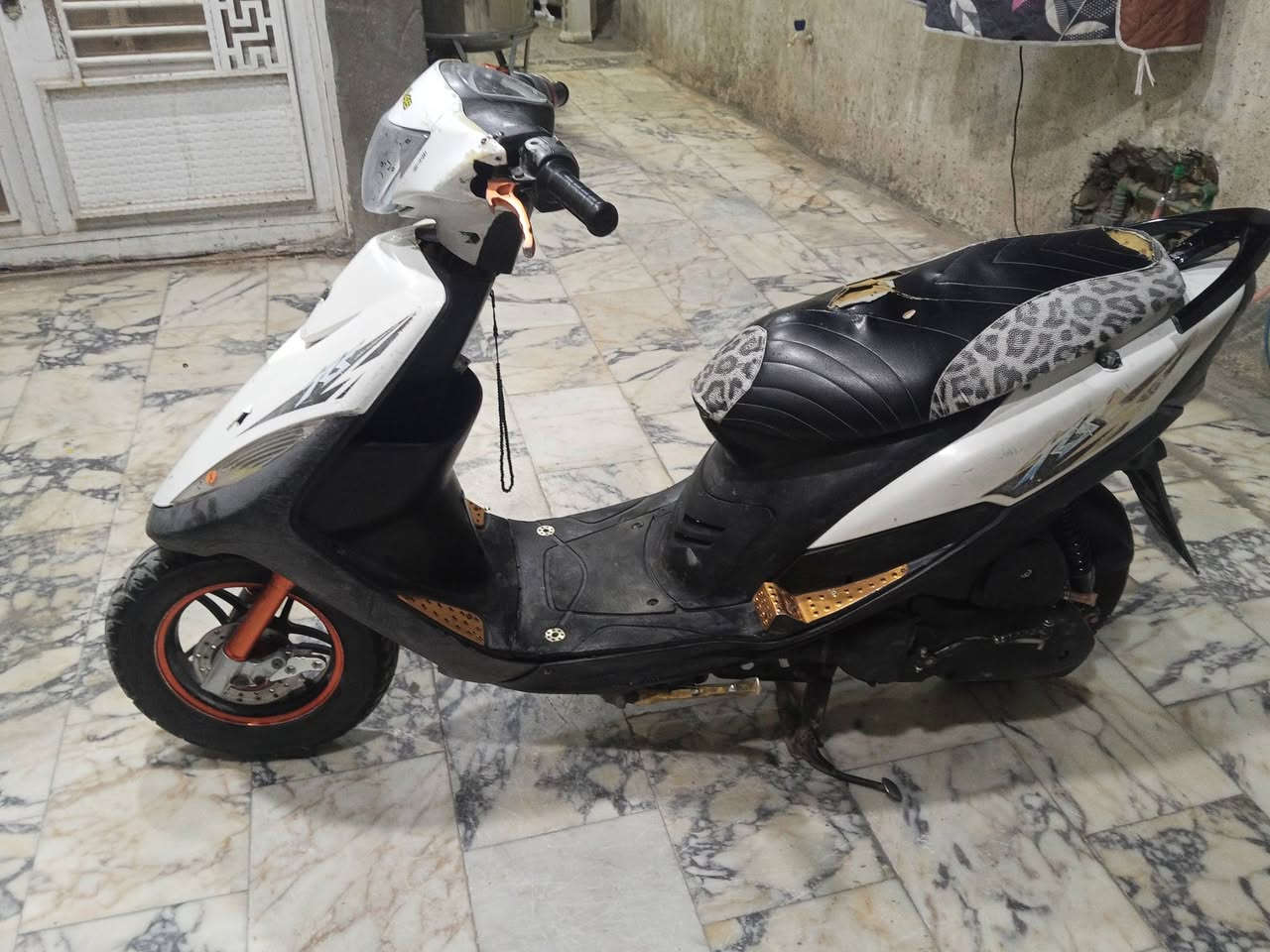 سلام عليكم دراجة للبيع ماكس عدلة دراجة بلاد من كلشي نكرة سلف اب كل وقت بيهة تزويد خارجي اويالة اودبالات مكينة اتخبل شلعة اومعدل زوج تاير جديد سعر 425 اوبيهة مجال مكان بغداد العبيدي شارع عشرين رقم ***********
